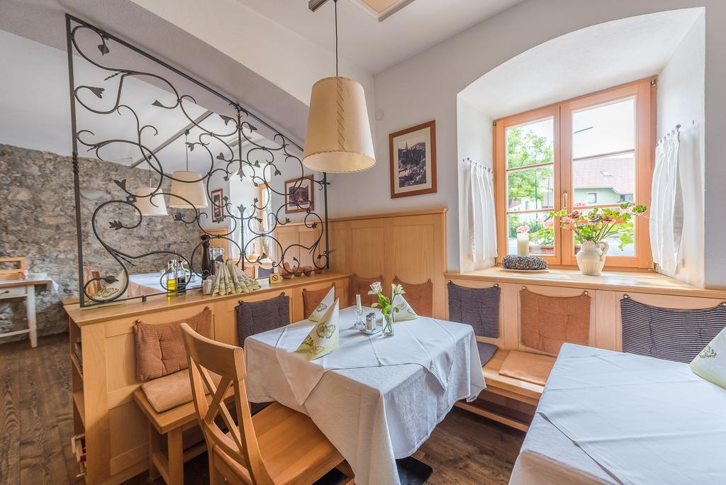 Alte Post Hotel Feistritz an der Gail Екстериор снимка