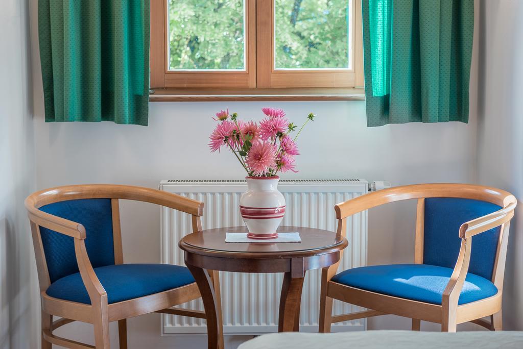 Alte Post Hotel Feistritz an der Gail Екстериор снимка