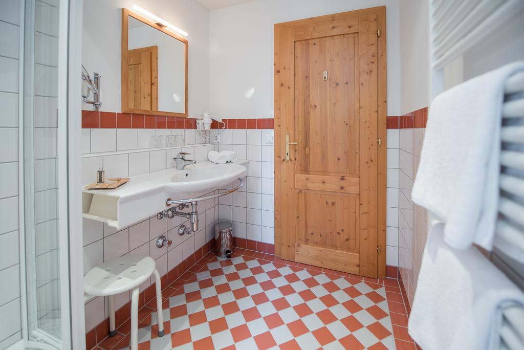 Alte Post Hotel Feistritz an der Gail Екстериор снимка