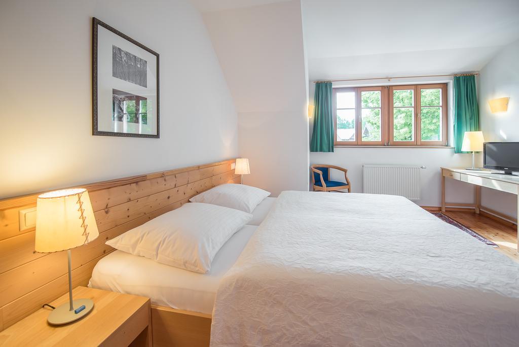 Alte Post Hotel Feistritz an der Gail Екстериор снимка